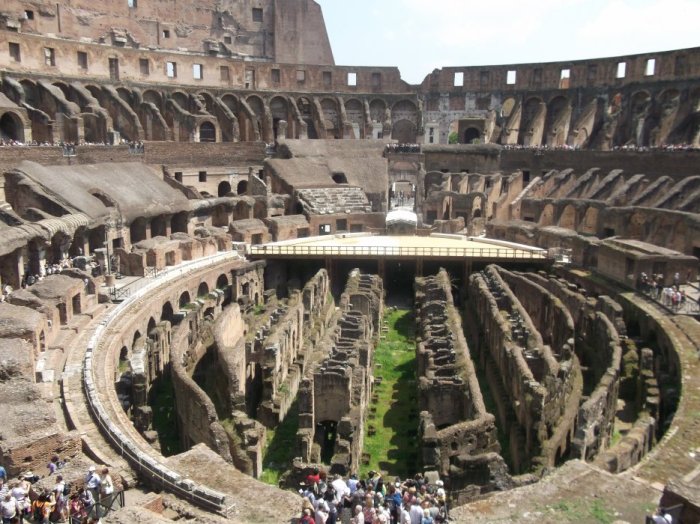 Intérieur du Colisée, à Rome.